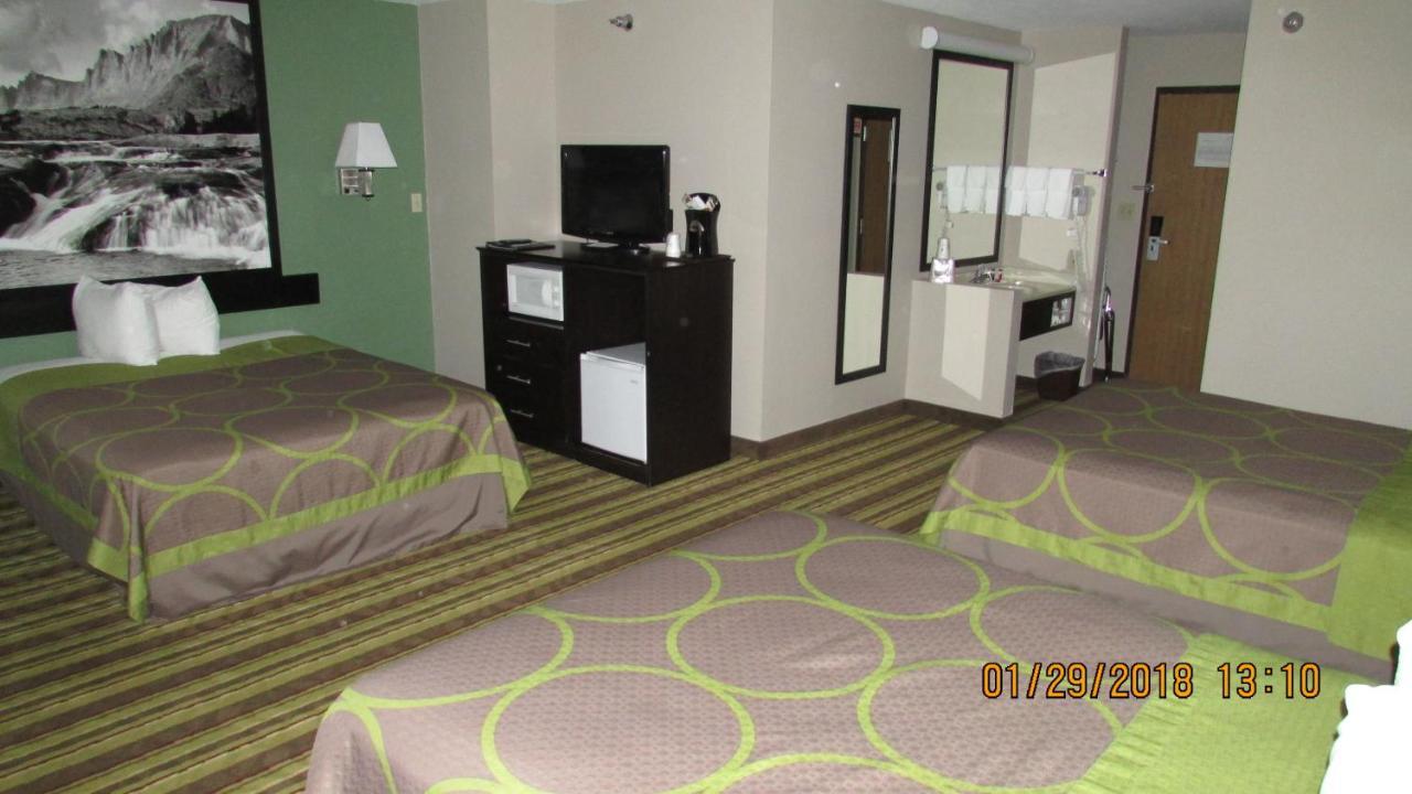 Super 8 By Wyndham Rock Springs Hotel Exterior foto
